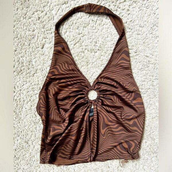 Top dos nu élégant