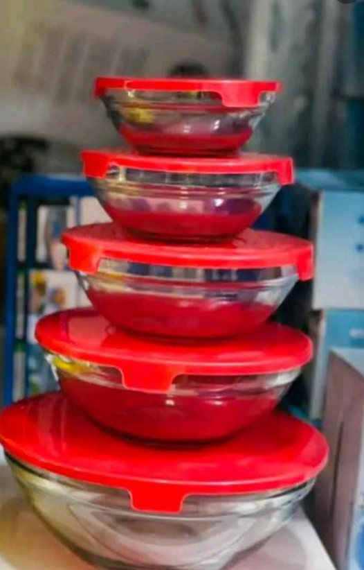 red set of plates