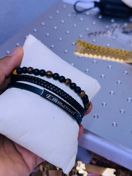 Bracelet en cuir et perles