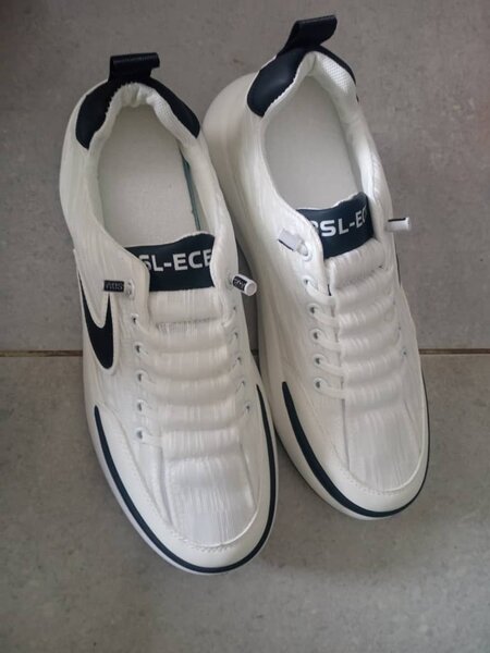 Baskets blanches sport unisexes