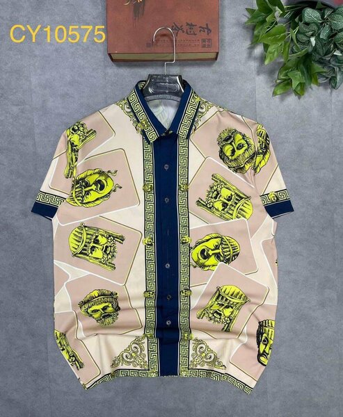 Chemise à motifs anciens