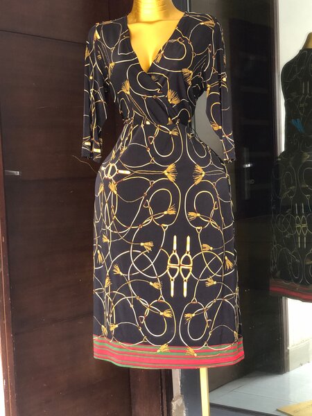 Robe élégante en tissu rayé