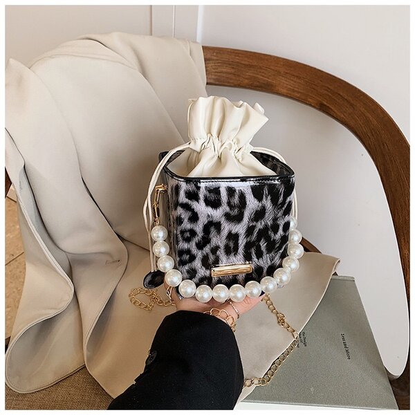 Sac à main léopard perles