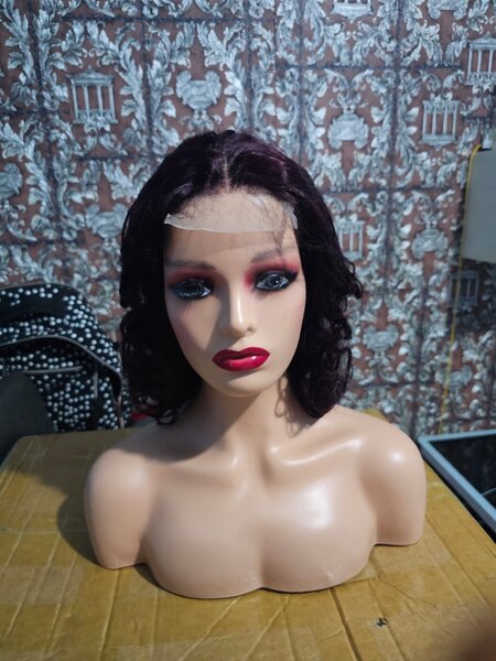 Perruque en dentelle ondulée