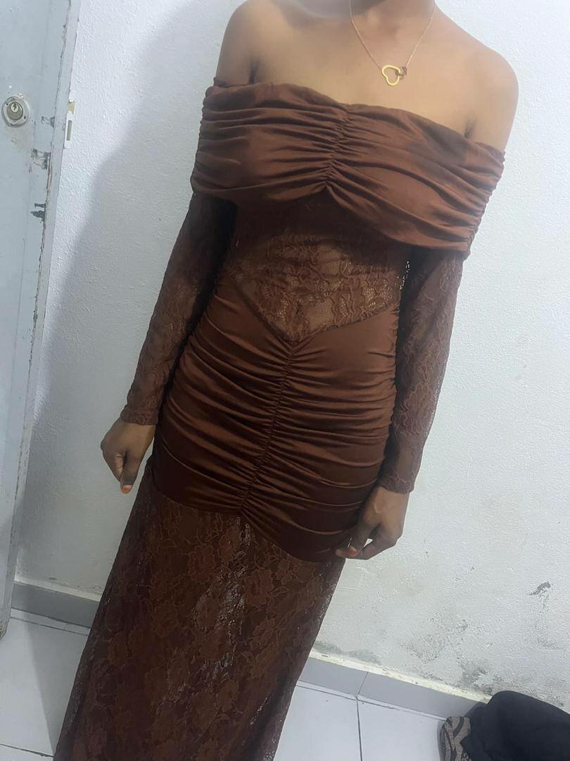 Robe marron en dentelle moulan
