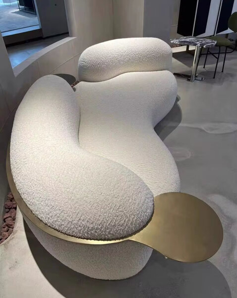 Canapé moderne avec plateau