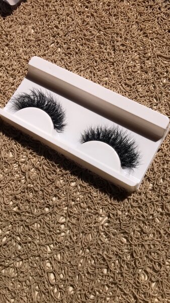 Wispy lashes