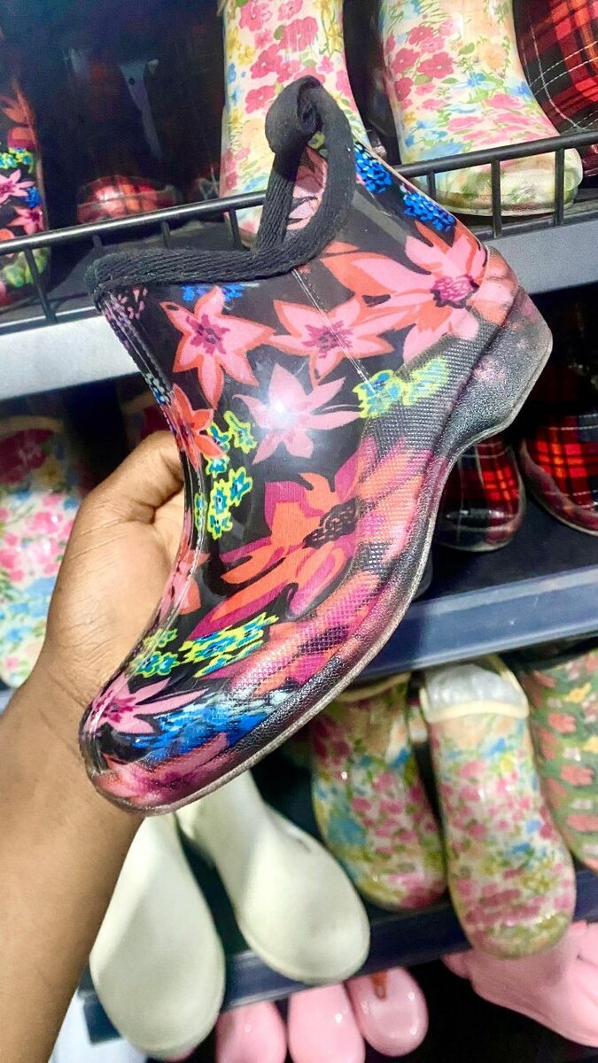 Female fancy gum boots