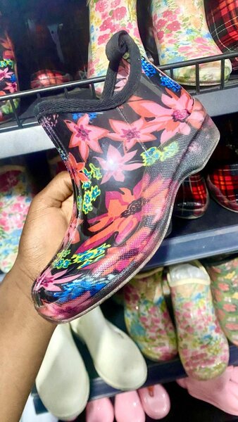 Female fancy gum boots