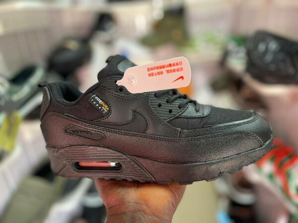 Chaussures de sport noires imperméables