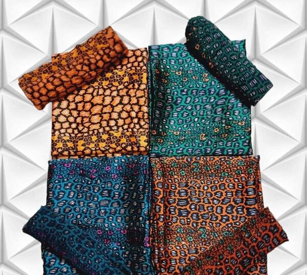  VOTRE SOIE ET MOUSSELINE