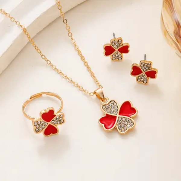 Chaine, bracelet et boucle d'o