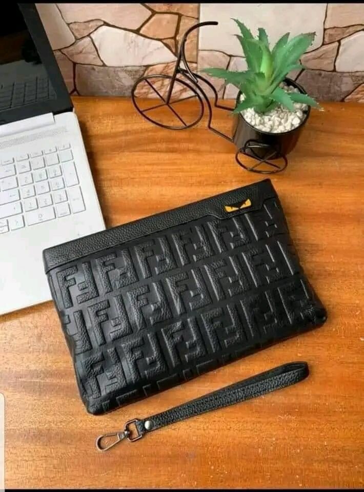 Pochette cuir élégante