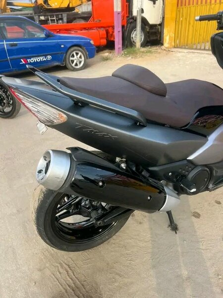 Scooter TMAX puissant et élégant
