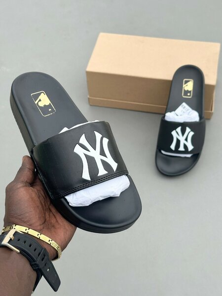 Sandales claquettes 1