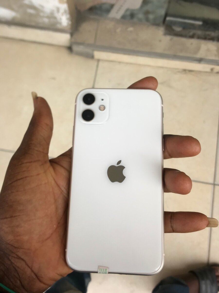 iPhone 11 ( uk used )