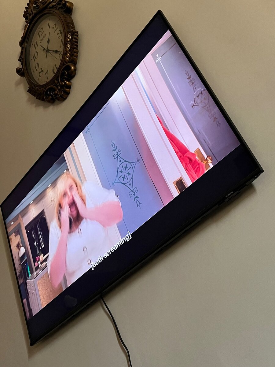 Samsung QLED 50 inch, 2022 model.