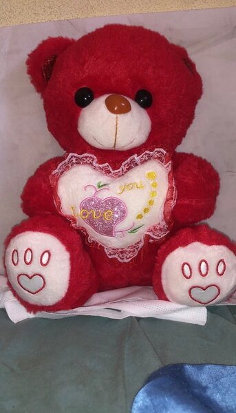 Ours en peluche rouge doux