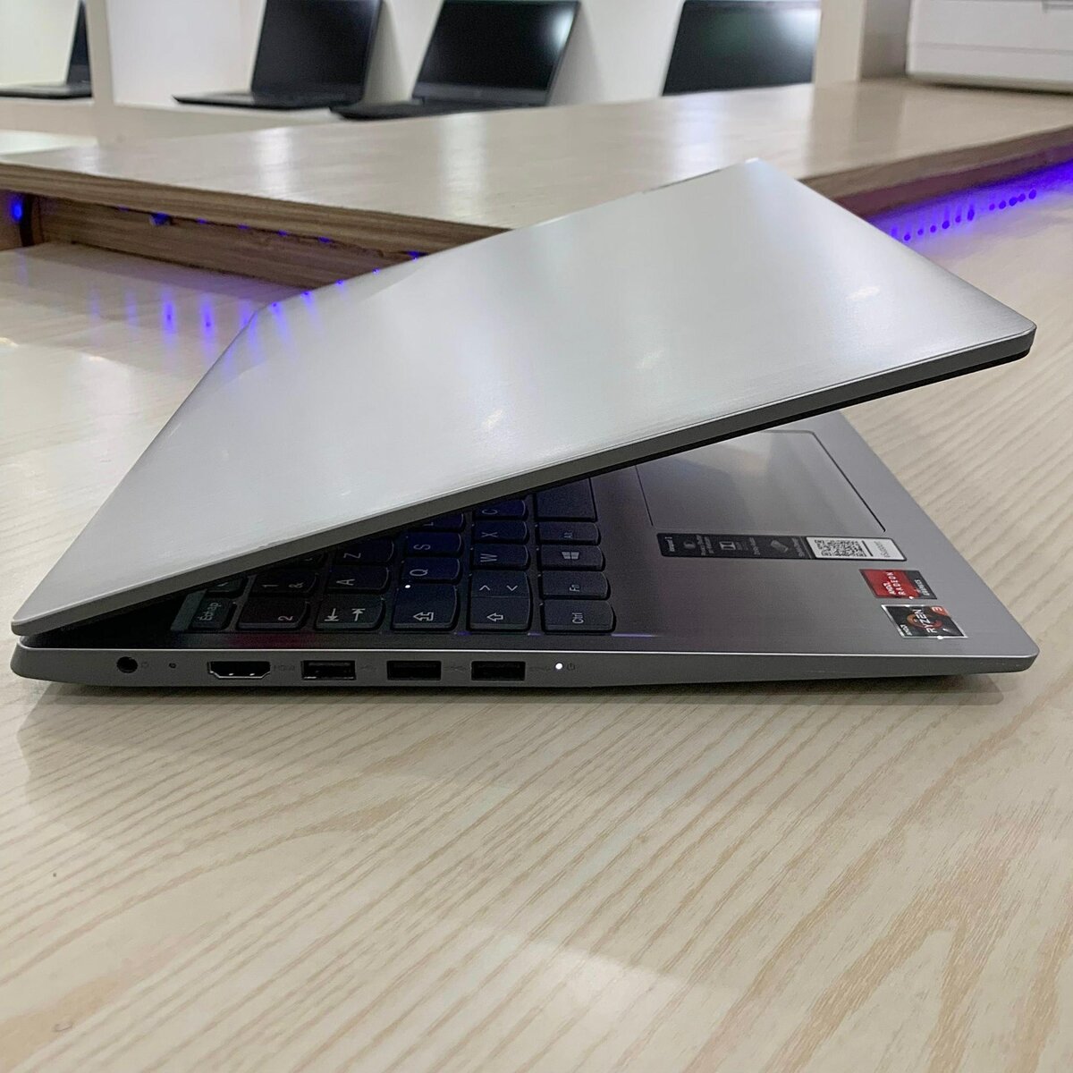 Lenovo Ideapad 81W1