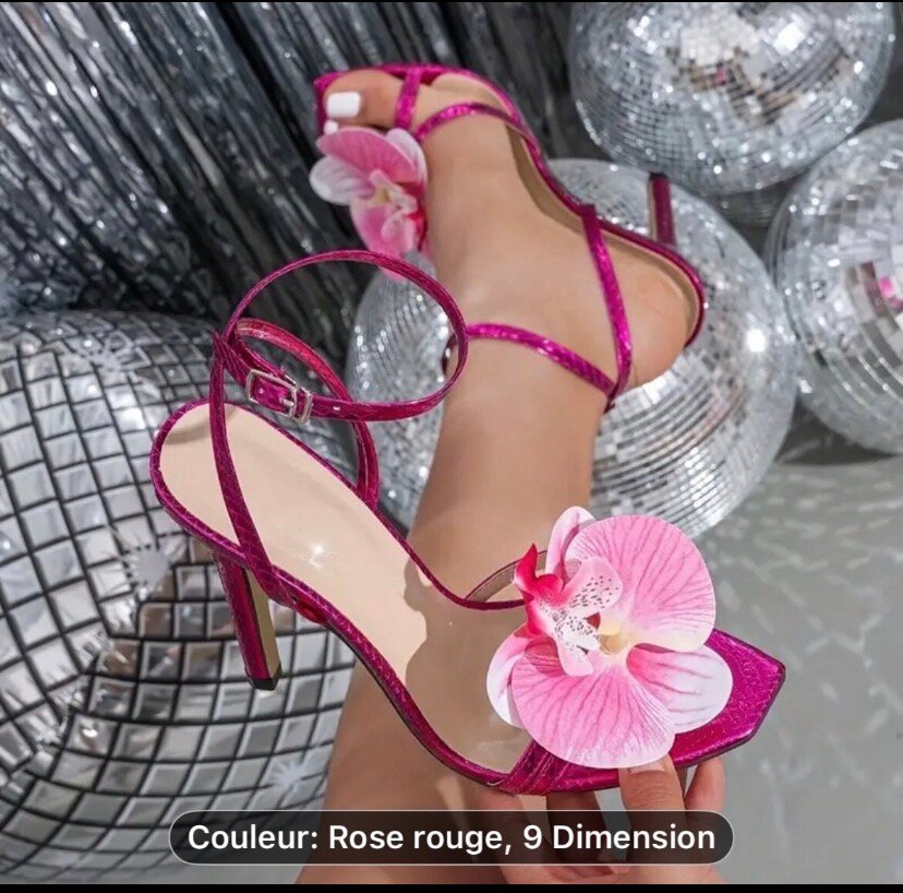 Sandales à talons fleuries