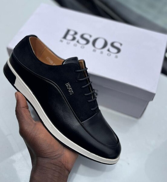 Chaussures en cuir noir BSOS