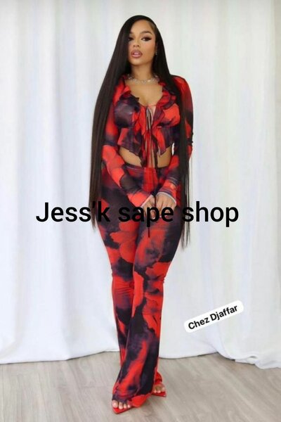 Tenue élégante rouge et noir