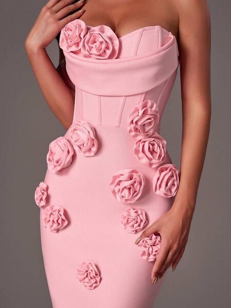 Robe élégante rose à fleurs