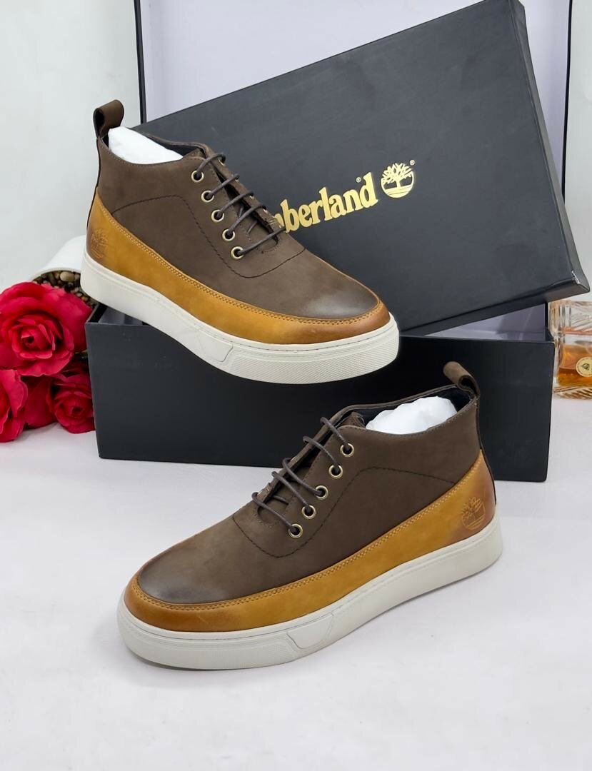 TIMBERLAND COFFE AND WHITE
