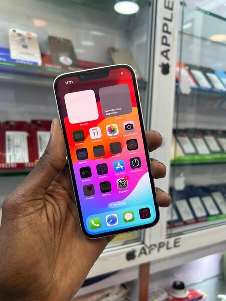 Disponible 13 simple 128go quasi neuf