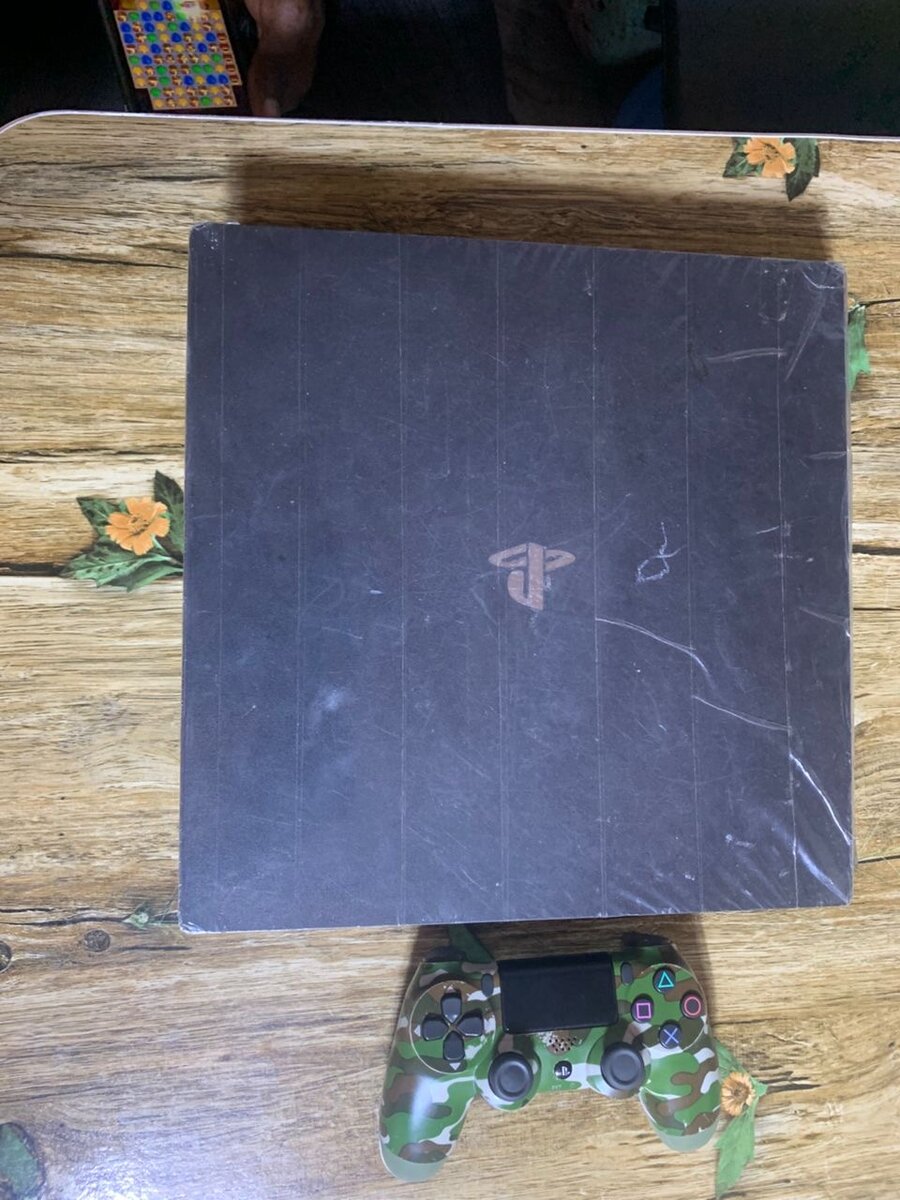 Console PS4 avec Manette Camouflage