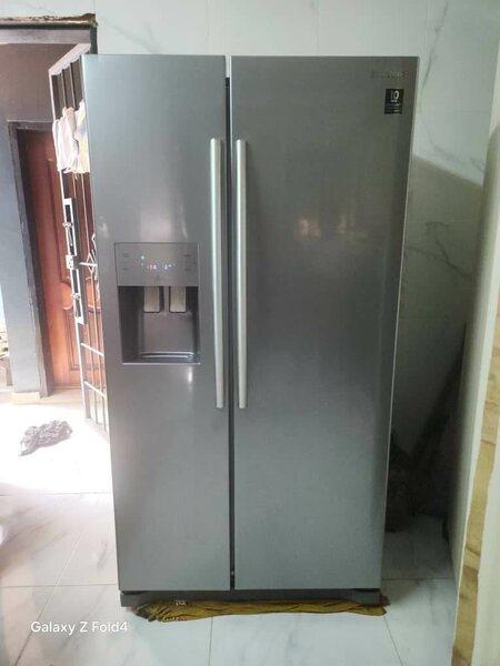 Réfrigérateur Inox Moderne