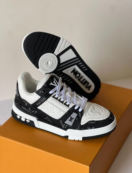 Baskets noires et blanches élégantes