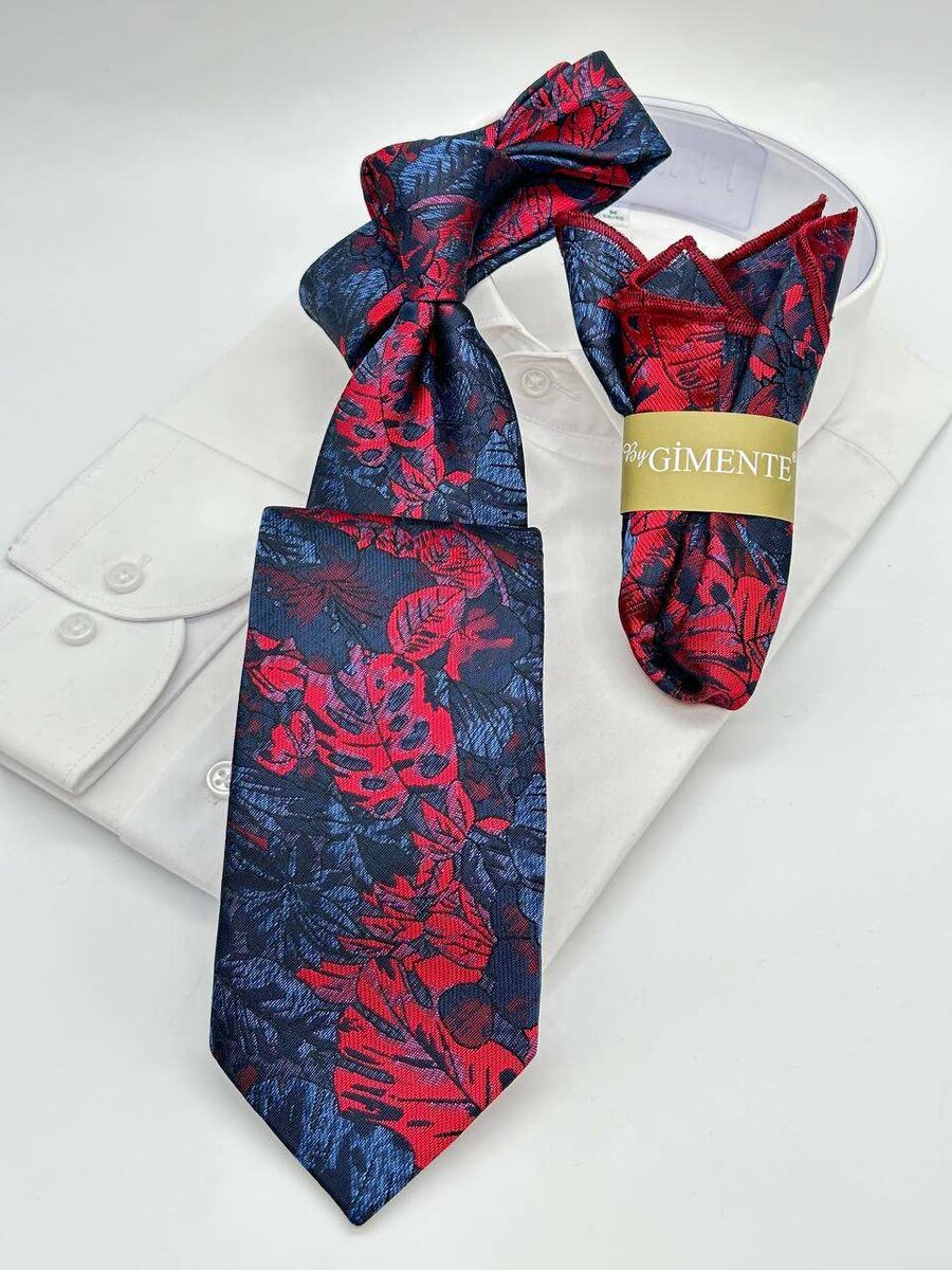 Flying tie with pocket square