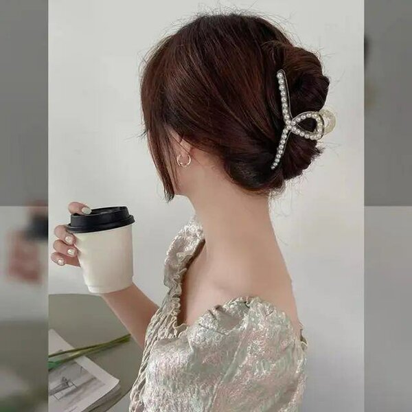 Pearls hair clip