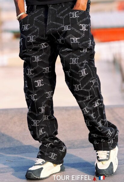 Pantalon imprimé motif moderne