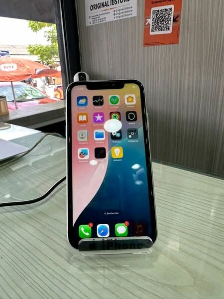 iPhone blanc 128 Go déverrouillé