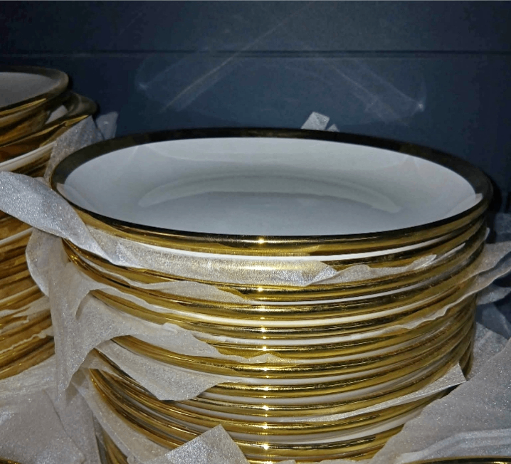 6 Assiettes Porcelaine Dorée