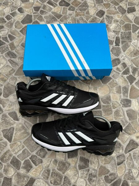 Chaussures de sport Adidas