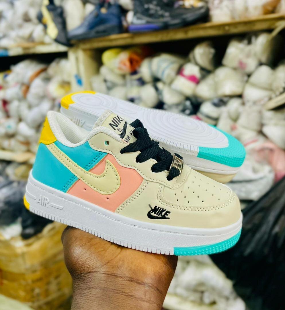 Magnifique paire de baskets pour enfants