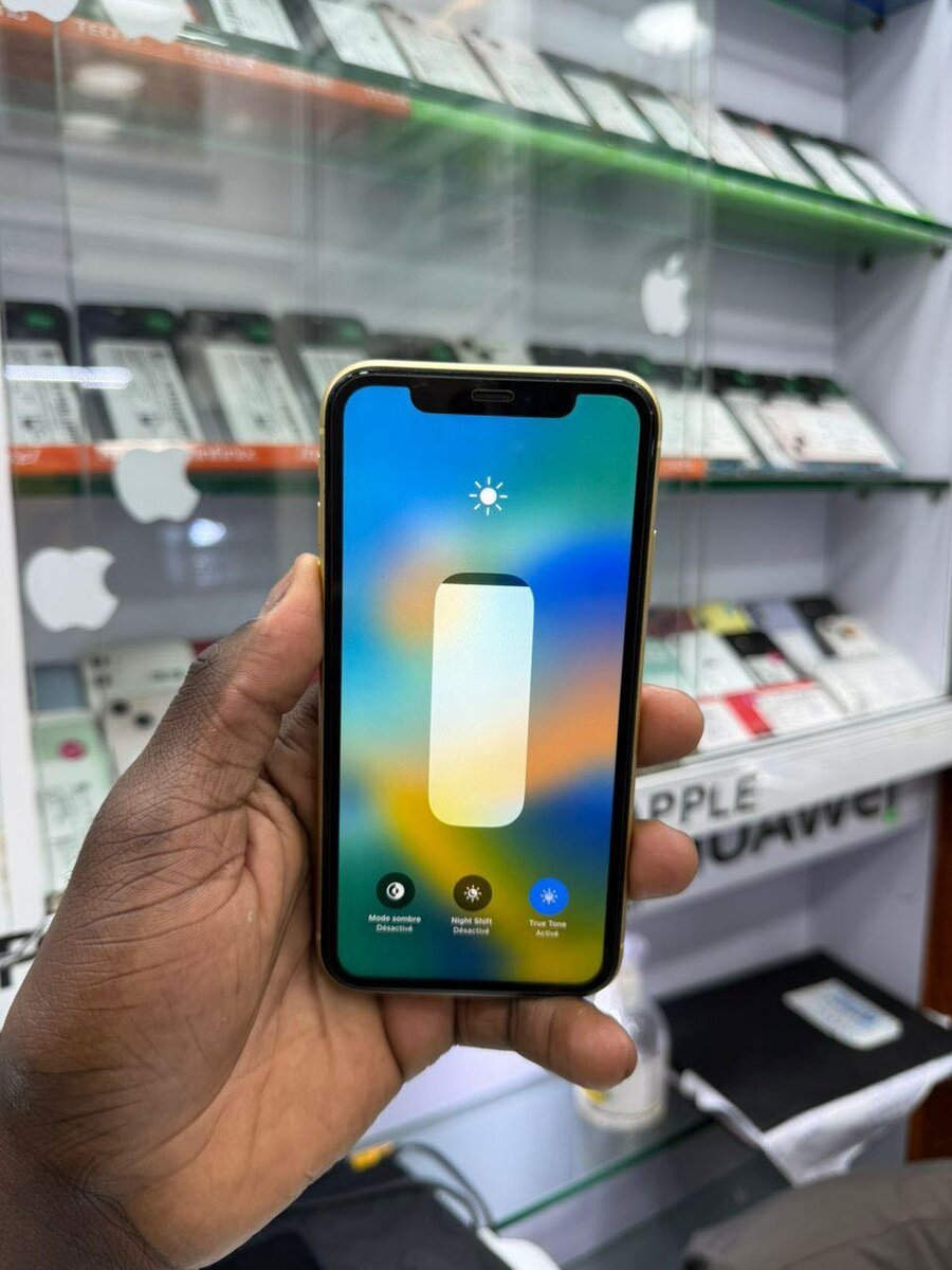 Iphone Xr jaune 64giga