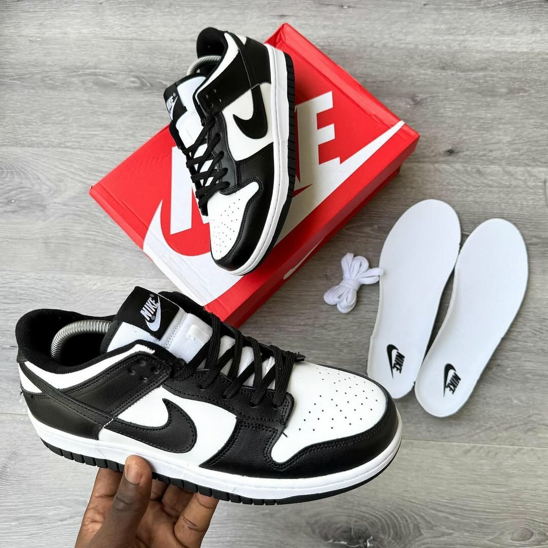 Baskets Nike Dunk Low Noires et Blanches