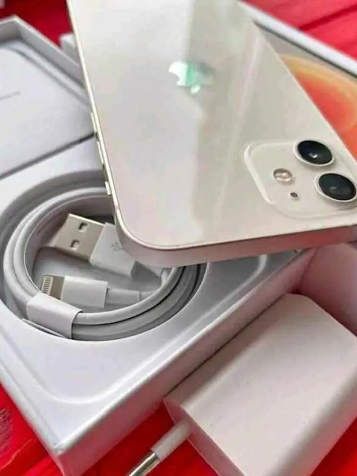 iPhone 12 Neuf avec Accessoires