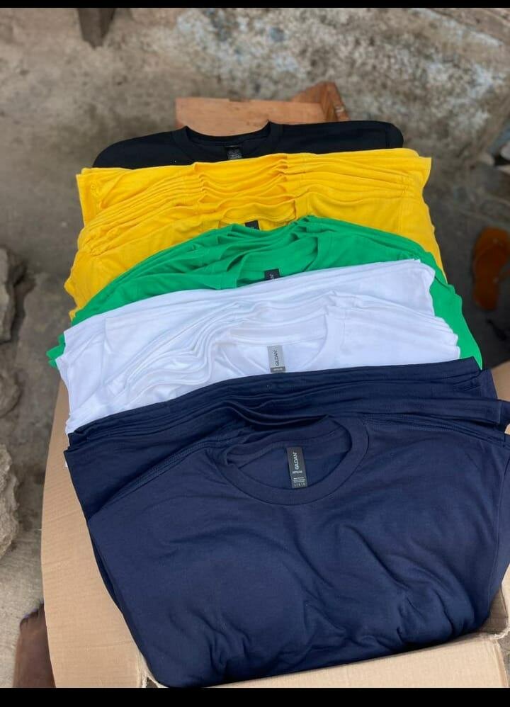 Authentic Gildan Plain tees