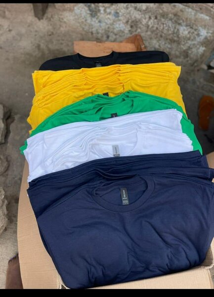 Authentic Gildan Plain tees