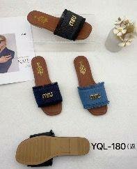 Sandales colorées tendance