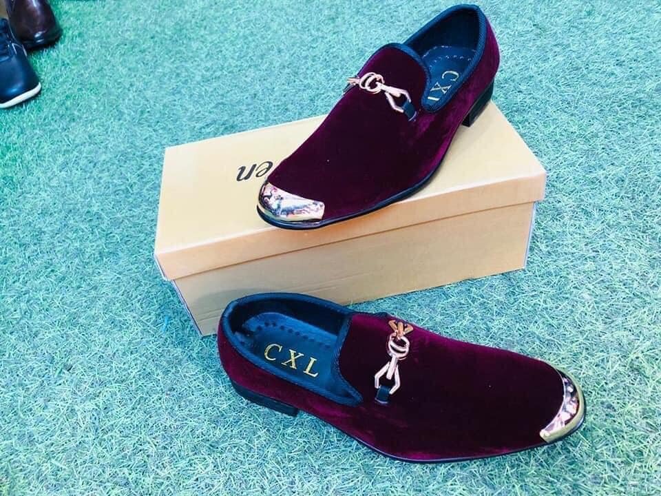 Stylish men's velvet shoes