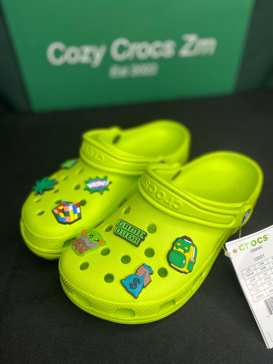 ICONIC CLASSIC CROCS
