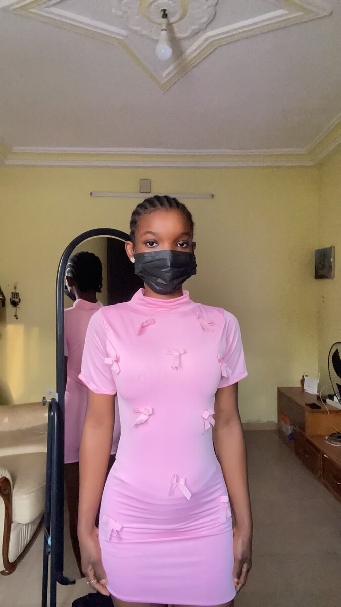 Robe rose à nœuds élégante