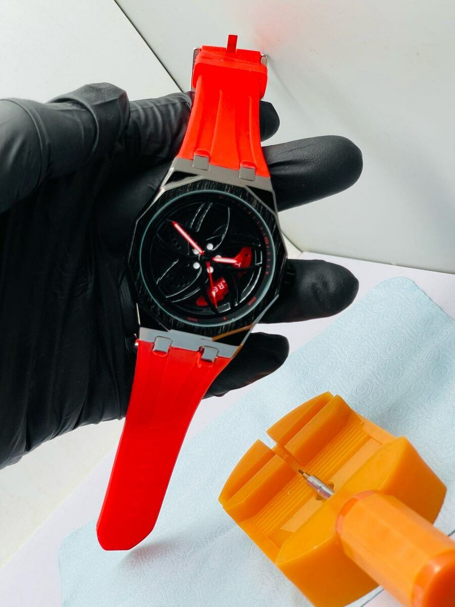 MONTRE HERYI EN GOMME