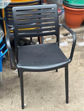 Chaise empilable d'extérieur